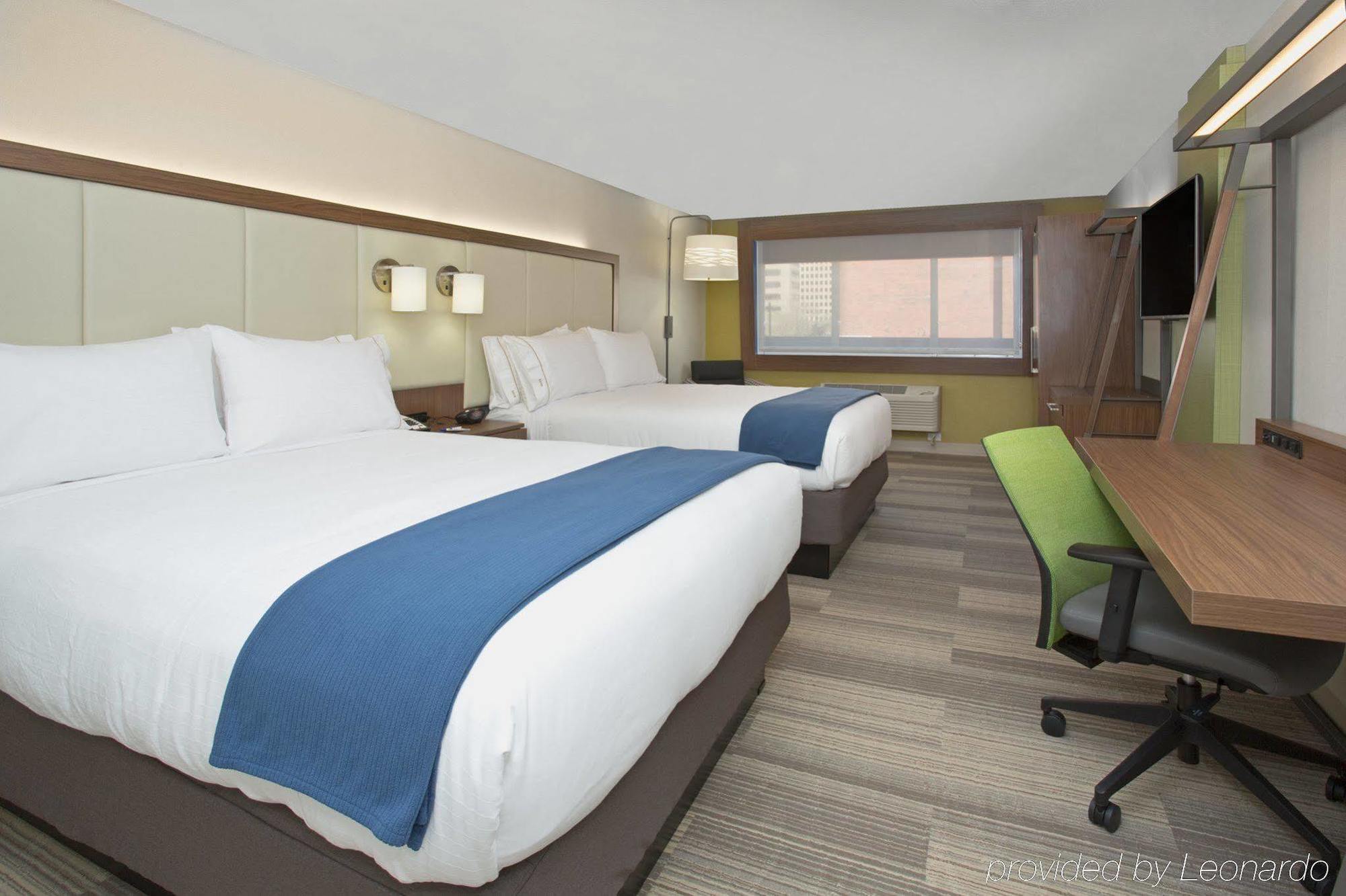 Holiday Inn Express & Suites Salisbury, An Ihg Hotel Exterior photo